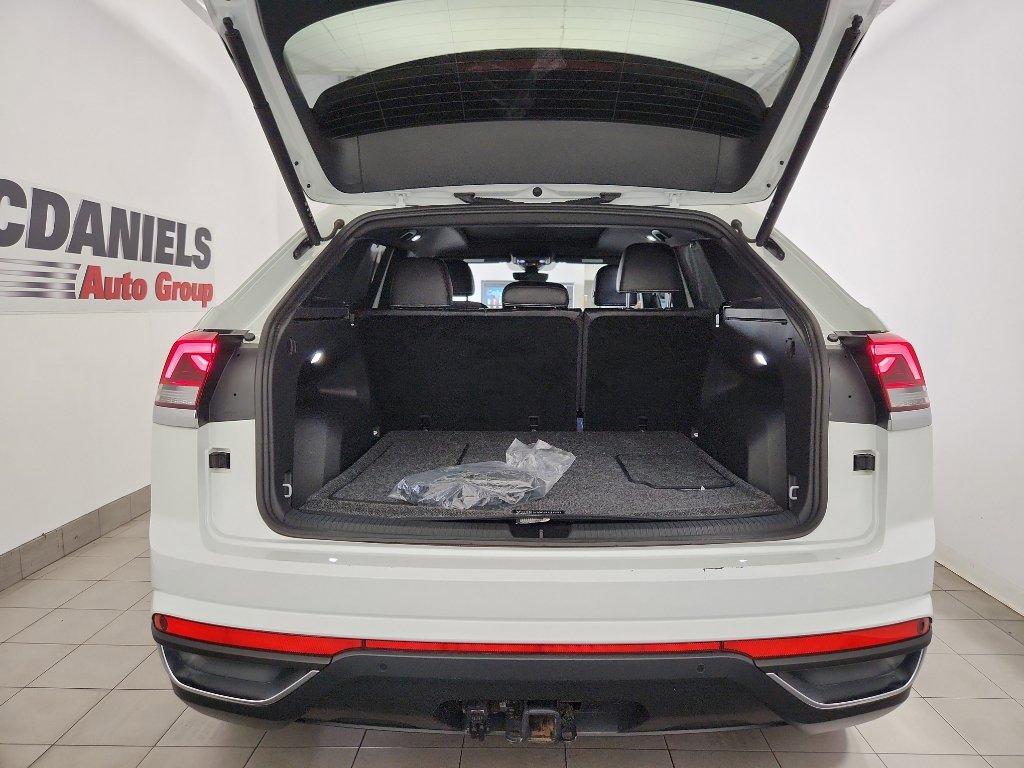 Certified 2025 Volkswagen Atlas Cross Sport SE FWD image 34