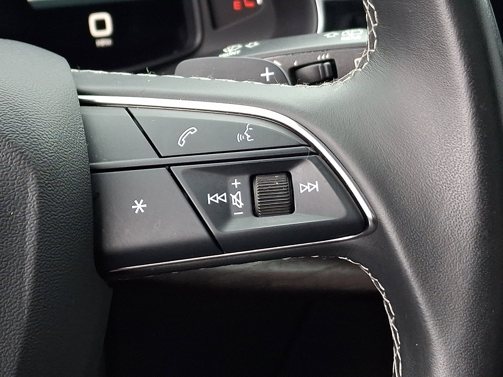 Used 2022 Audi Q8 Premium Plus image 23