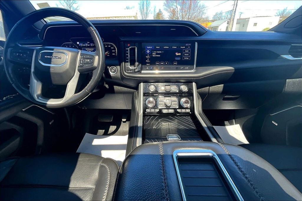 Used 2021 GMC Yukon Denali w/ Denali Premium Package image 14