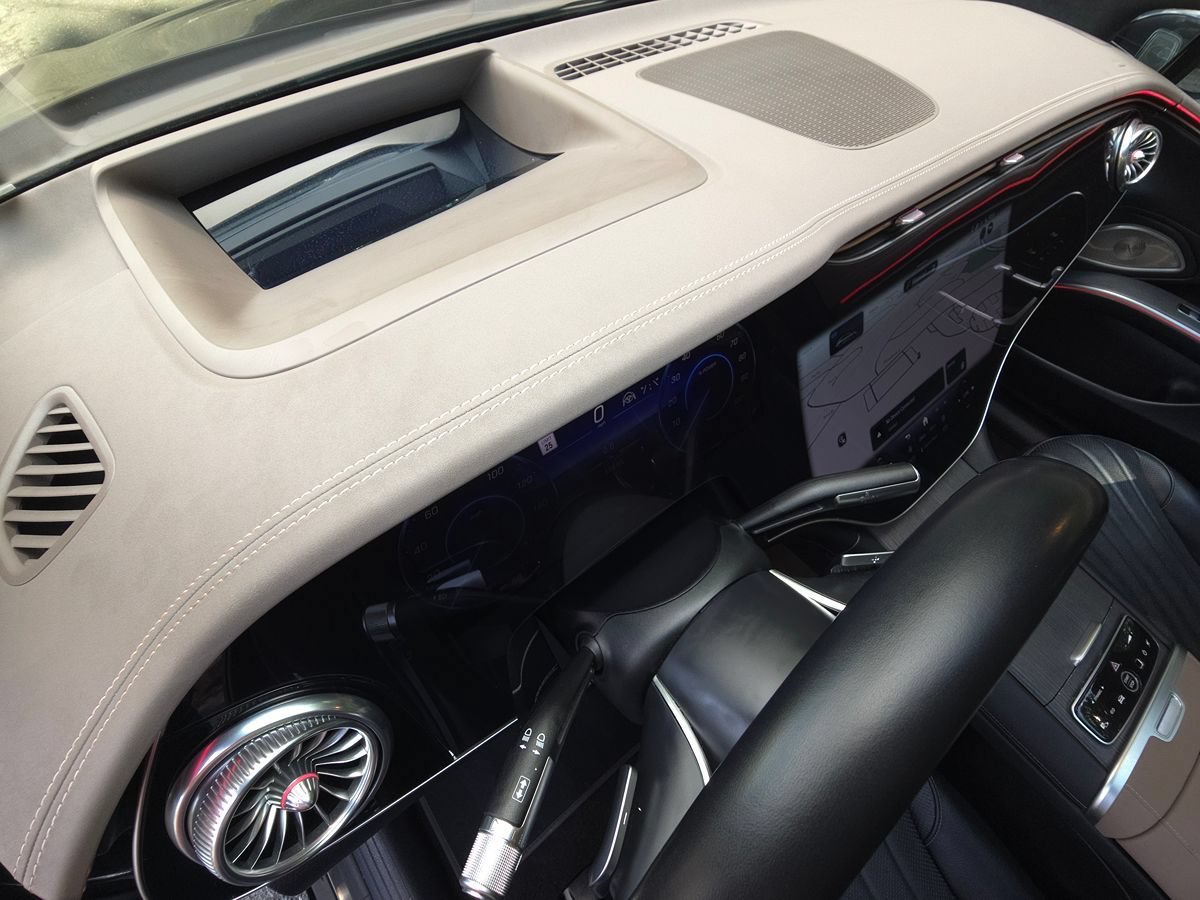 Used 2022 Mercedes-Benz EQS 580 4MATIC Sedan w/ Exclusive Trim Package image 10