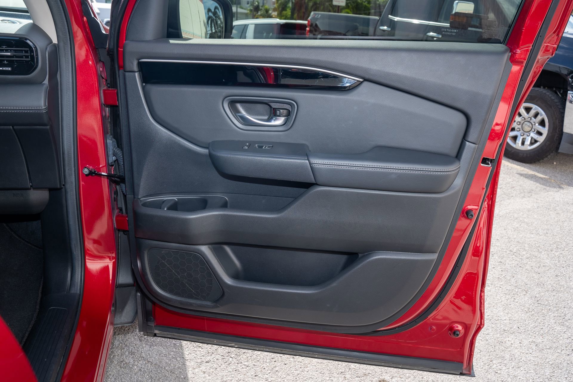 Certified 2025 Honda Pilot Touring image 14