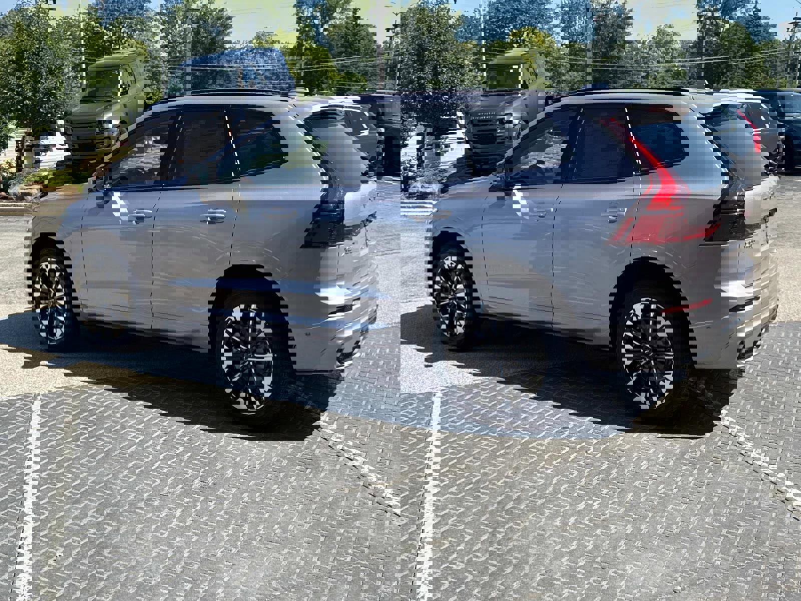 New 2026 Volvo XC60 B5 Plus w/ Climate Package image 8