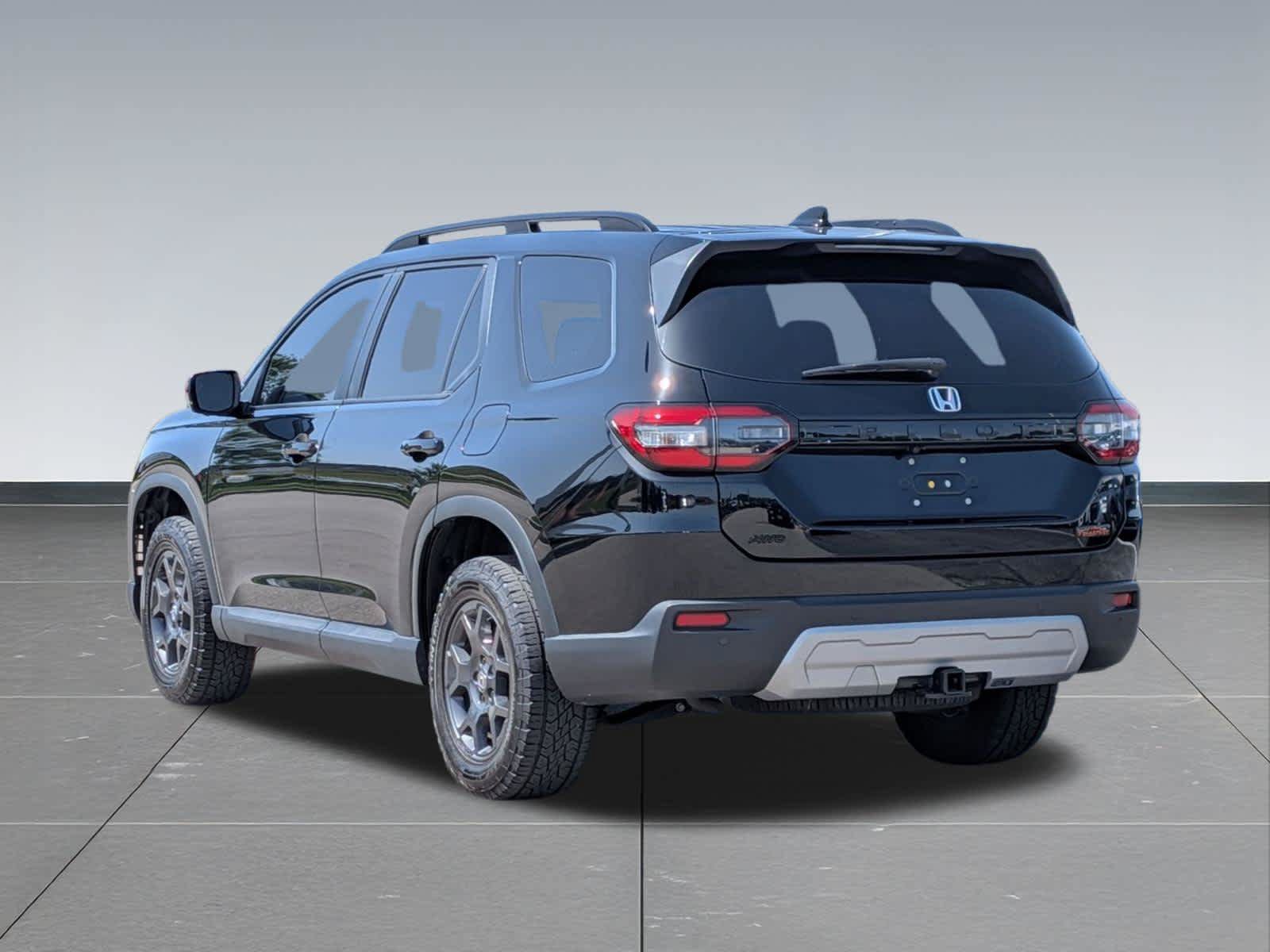 Certified 2024 Honda Pilot TrailSport image 3