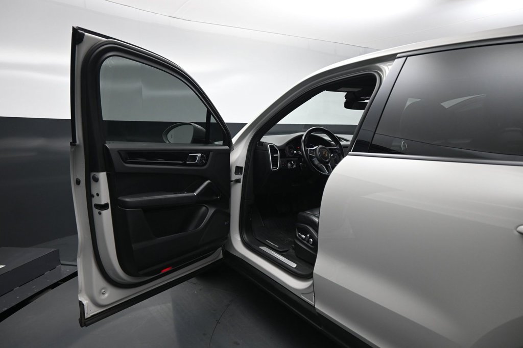 Used 2021 Porsche Cayenne AWD/4WD image 7