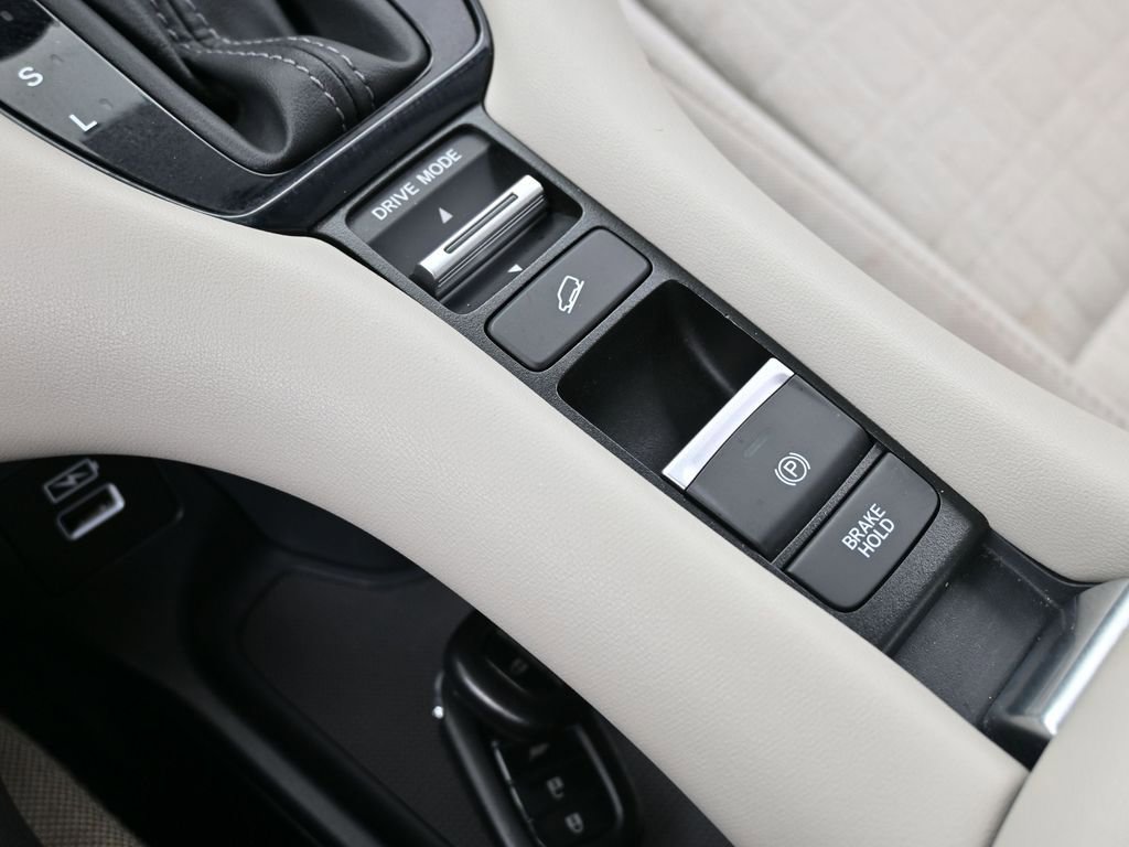 Used 2023 Honda HR-V LX image 42