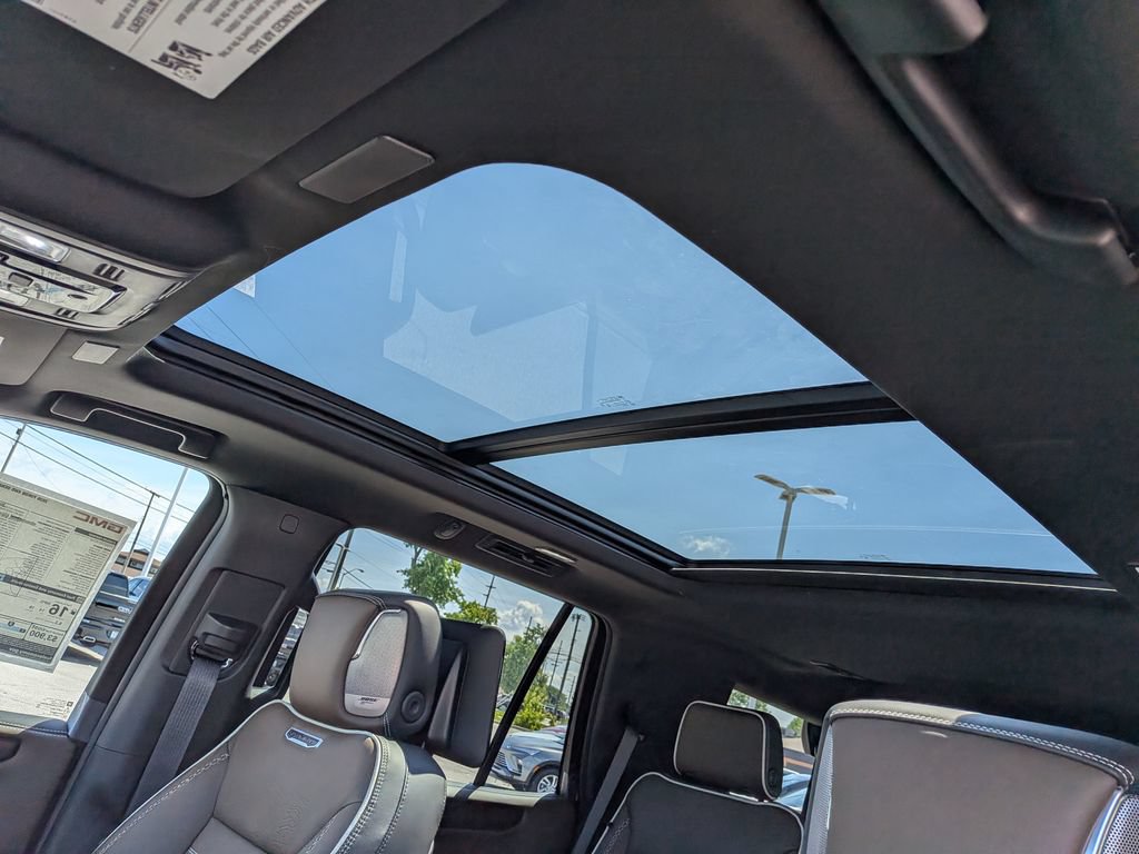New 2026 GMC Yukon Denali Ultimate AWD/4WD image 18