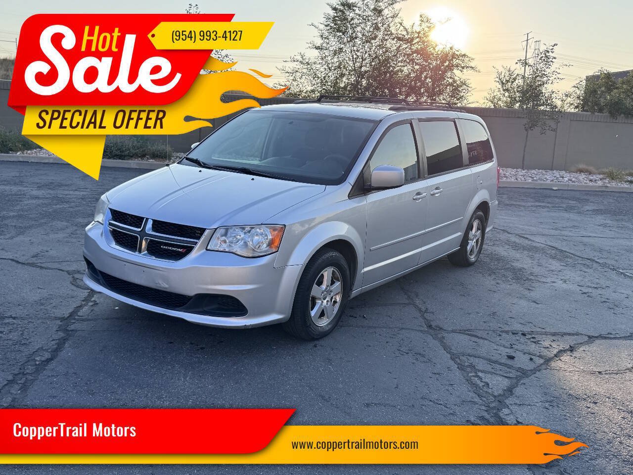 Used 2012 Dodge Grand Caravan SXT FWD image 1