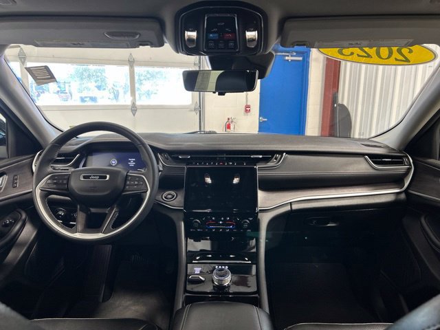 Used 2023 Jeep Grand Cherokee L Limited w/ Luxury Tech Group II AWD/4WD image 16