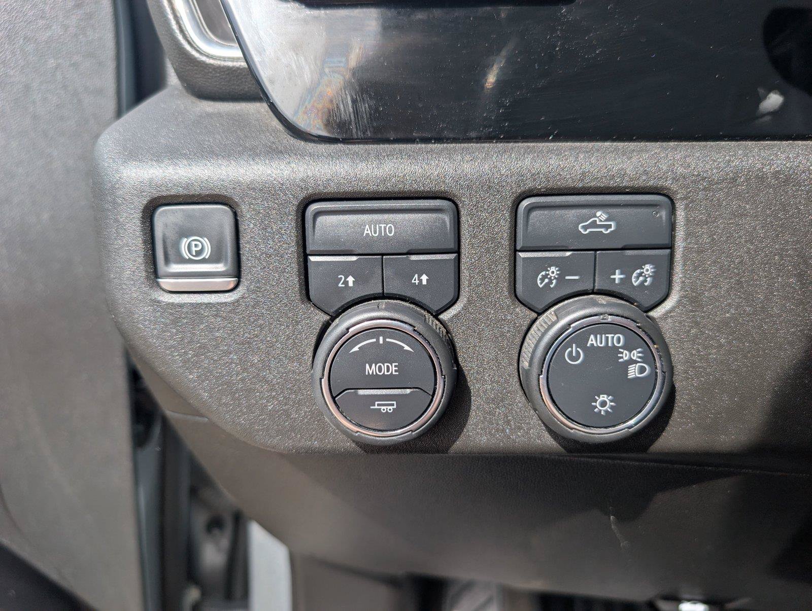 Used 2025 Chevrolet Silverado 1500 LT AWD/4WD image 29