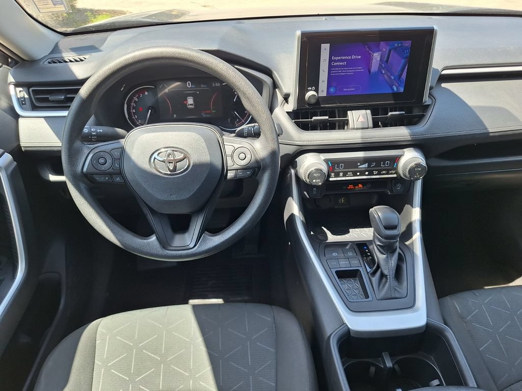Used 2024 Toyota RAV4 XLE FWD image 9