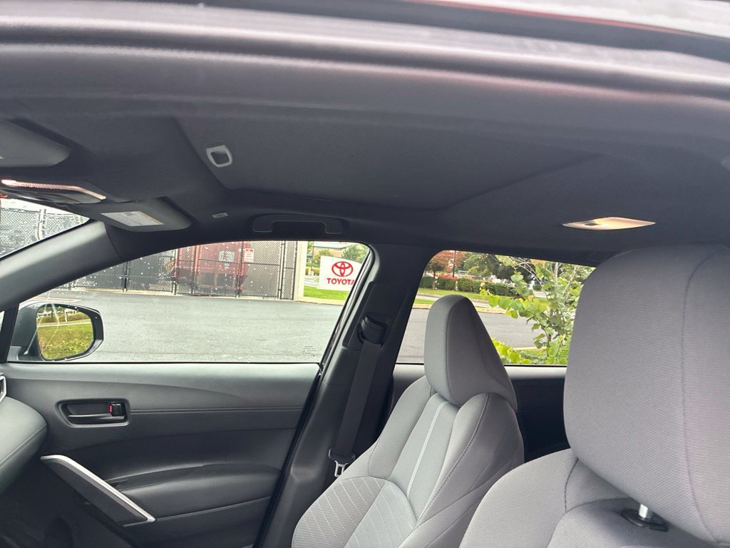 Used 2024 Toyota Corolla Cross AWD Hybrid w/ Moonroof Package image 28