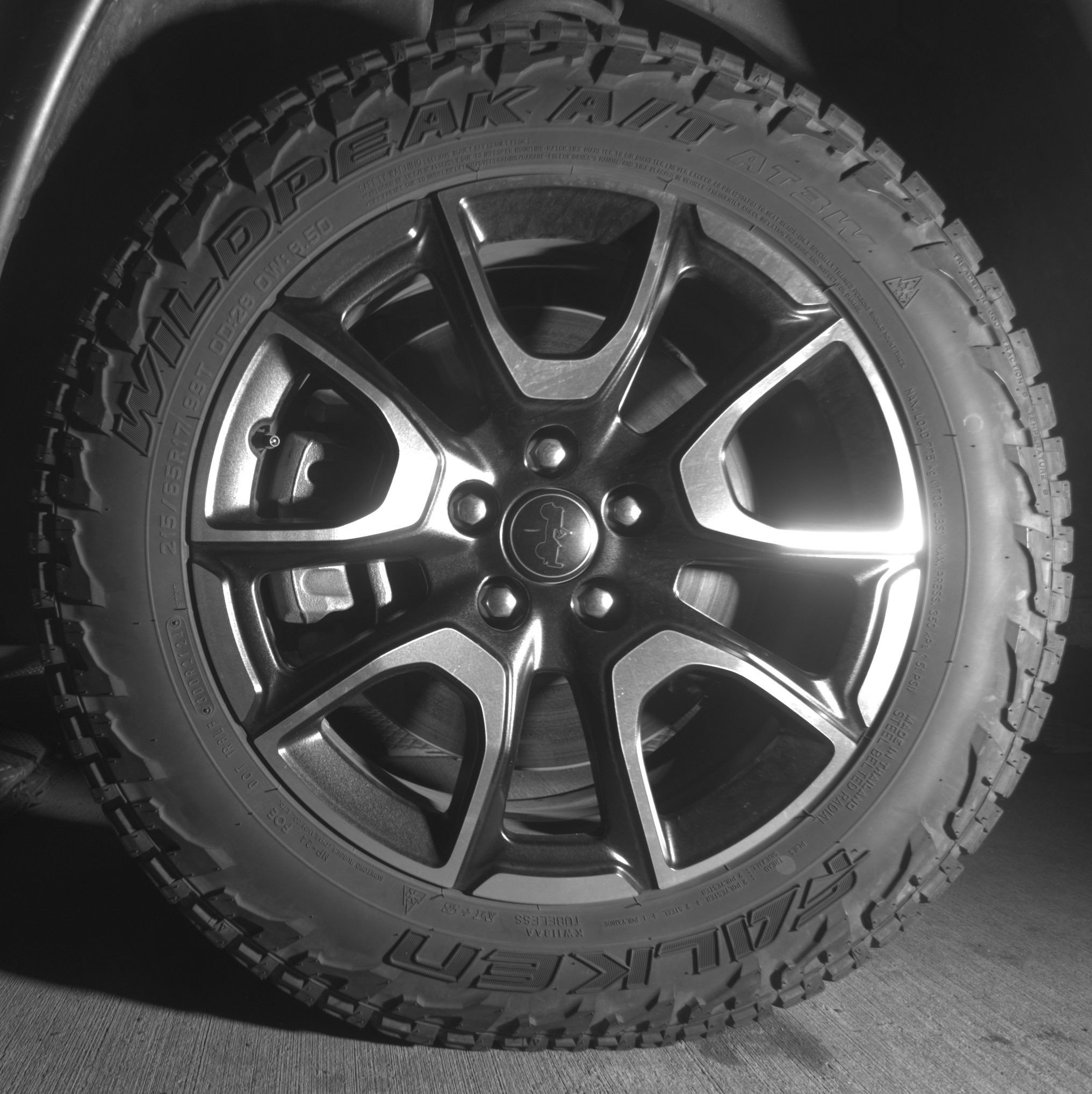 Used 2025 Jeep Compass Trailhawk image 12