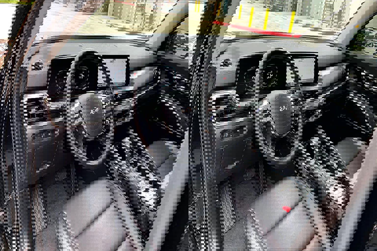 Used 2025 Kia Telluride LX image 16