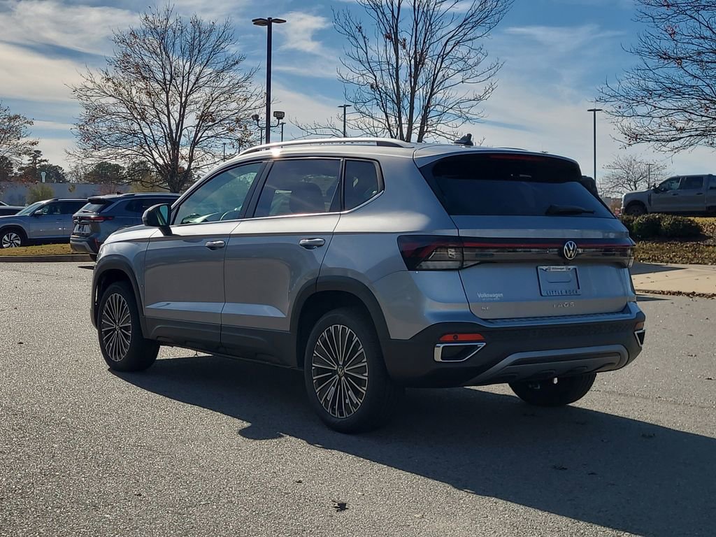 New 2026 Volkswagen Taos SE image 3