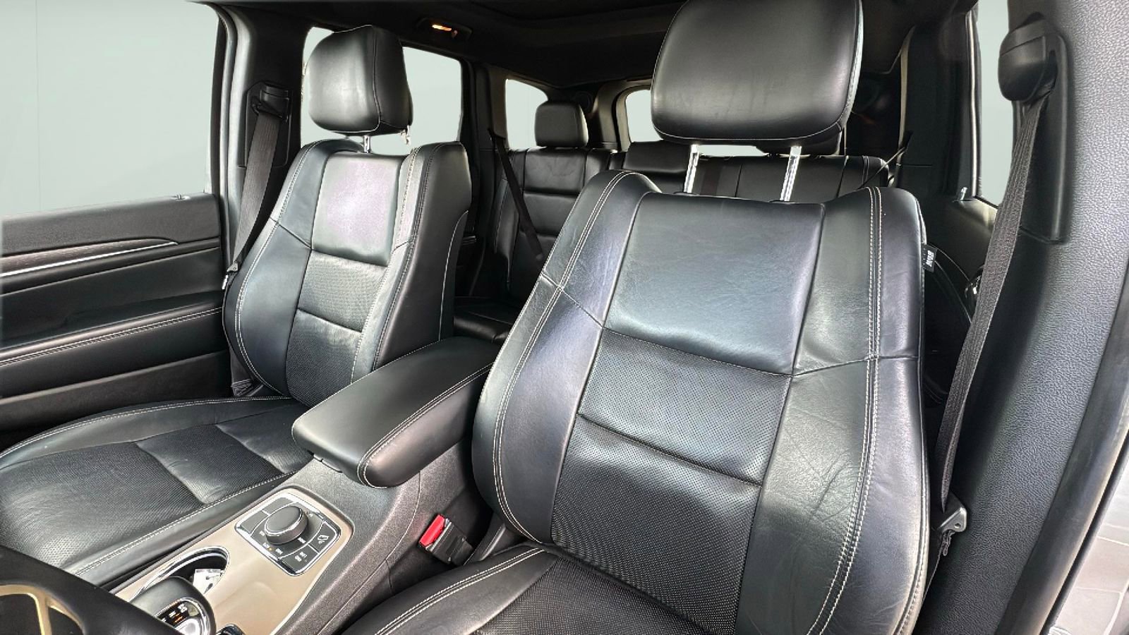 Used 2015 Jeep Grand Cherokee Limited w/ Luxury Group II image 13