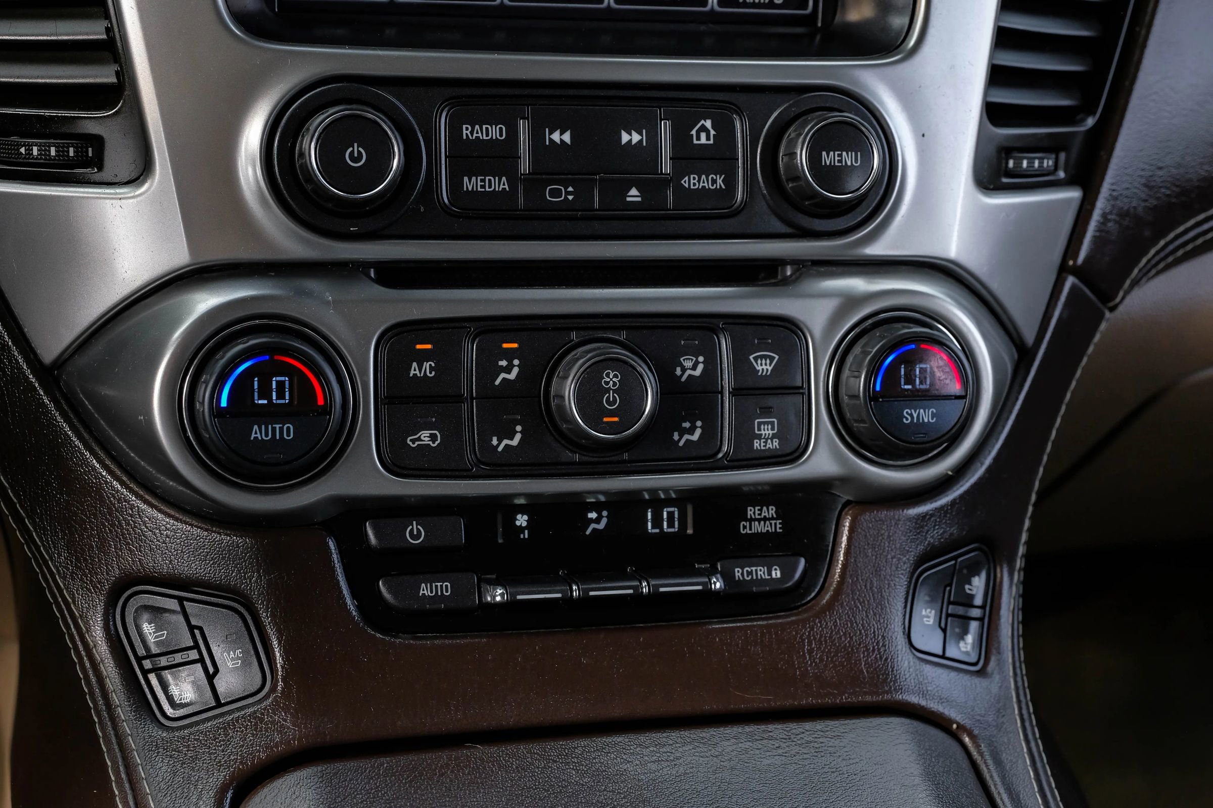 Used 2015 Chevrolet Suburban LTZ image 32