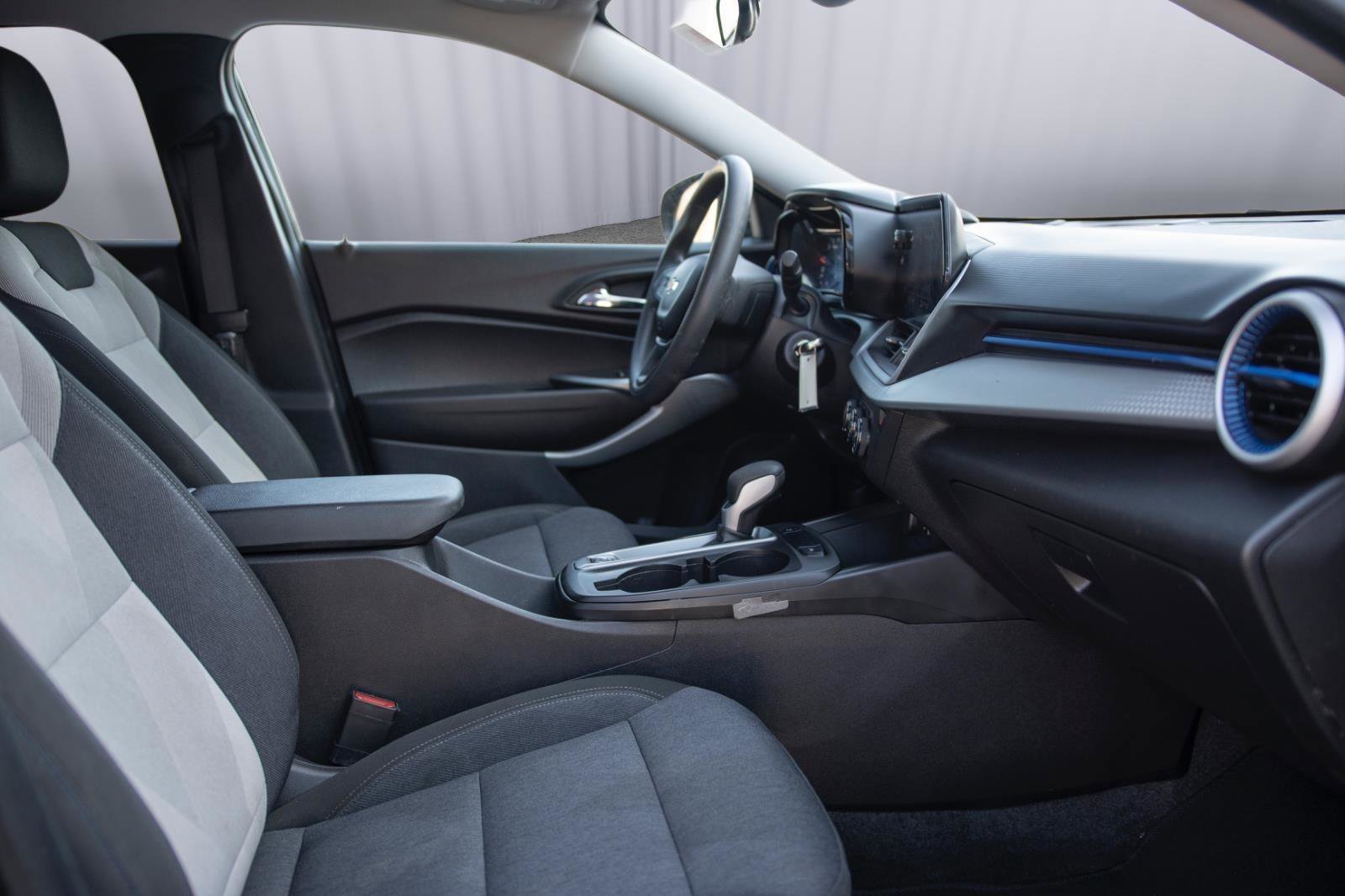 Used 2024 Chevrolet Trax LS w/ LS Convenience Package image 16