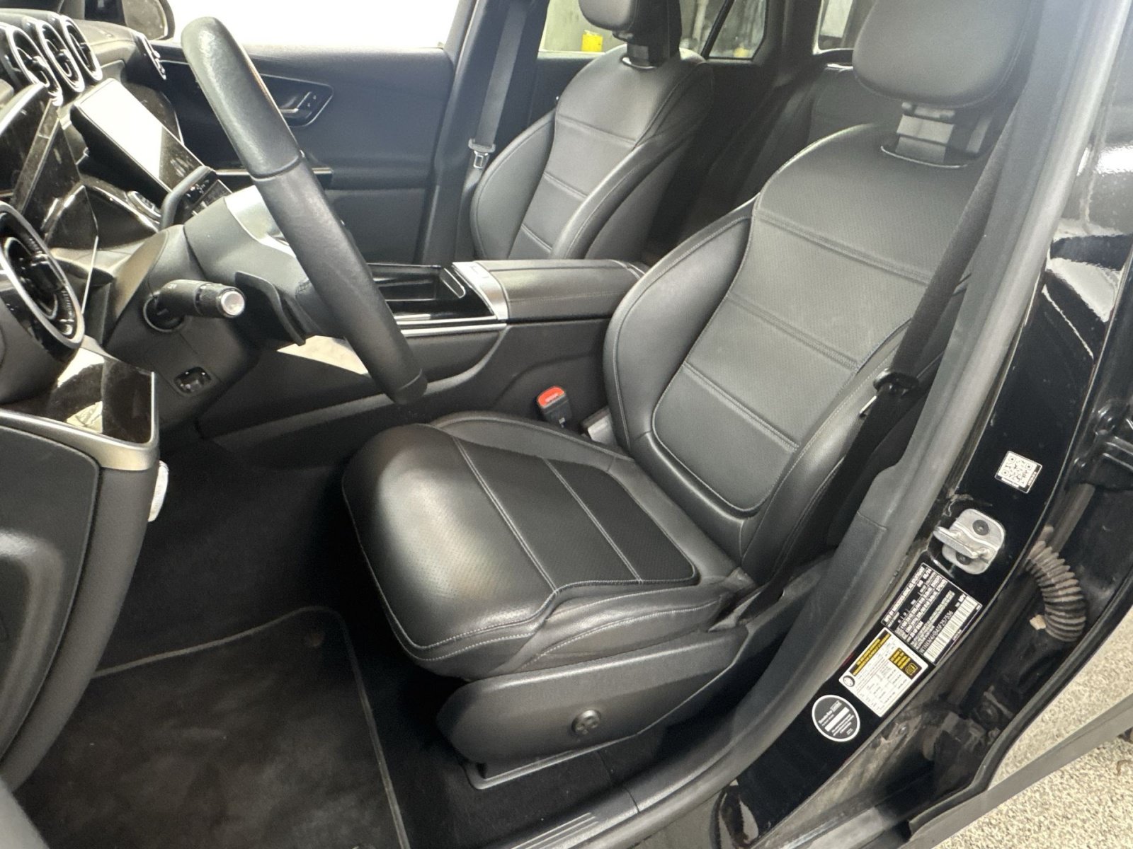 Used 2025 Mercedes-Benz GLC 300 4MATIC image 15