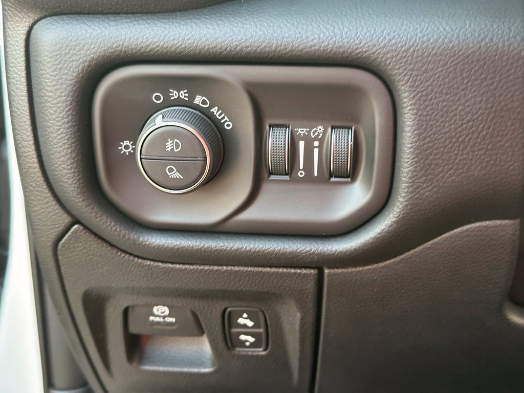 New 2026 RAM 1500 Laramie AWD/4WD image 32