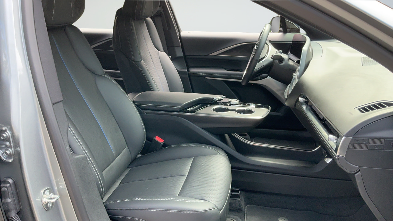 Used 2026 Cadillac Lyriq Premium Luxury RWD image 18