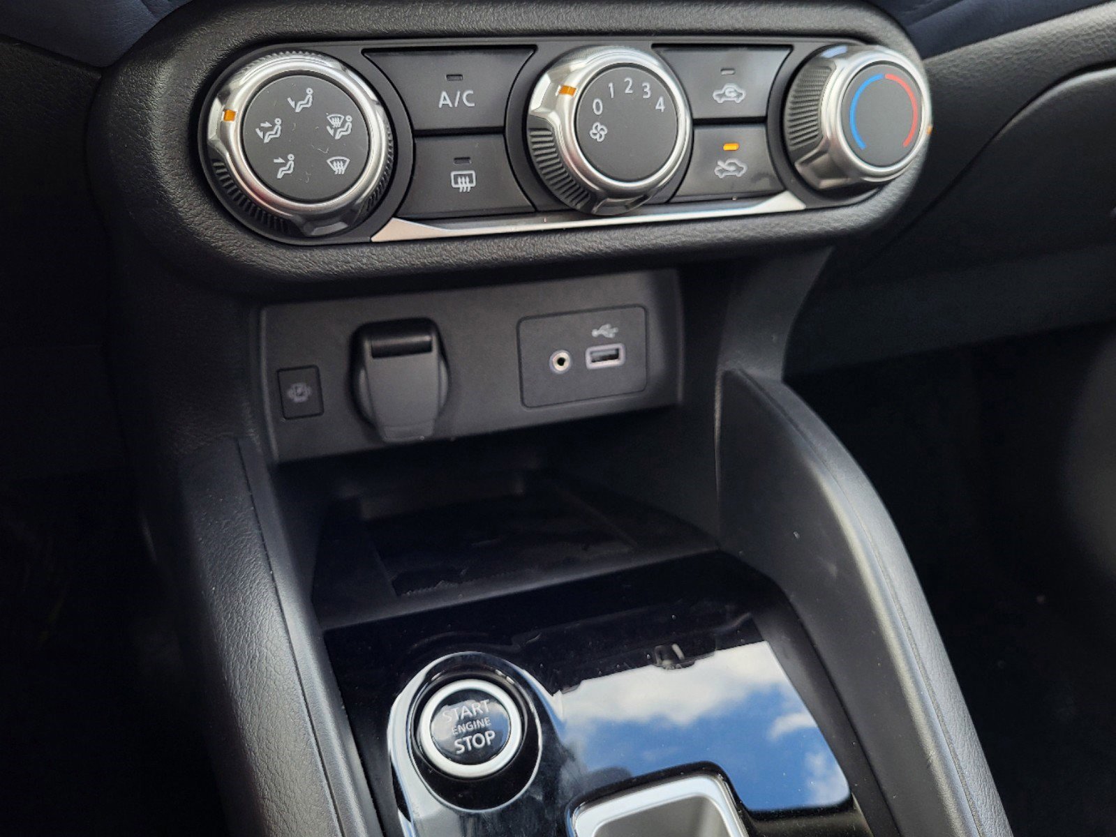 New 2025 Nissan Versa SV w/ Trunk Package image 16