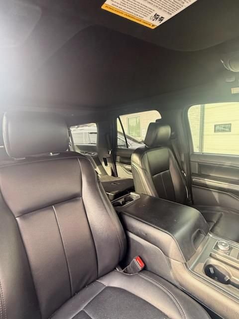 Used 2020 Ford Expedition Max XLT w/ Equipment Group 202A AWD/4WD image 5