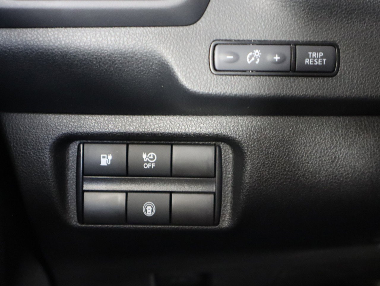 Used 2025 Nissan Leaf S image 14