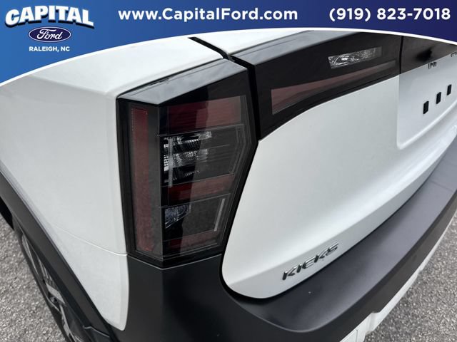 Used 2025 Nissan Kicks SV w/ SV Premium Package FWD image 15