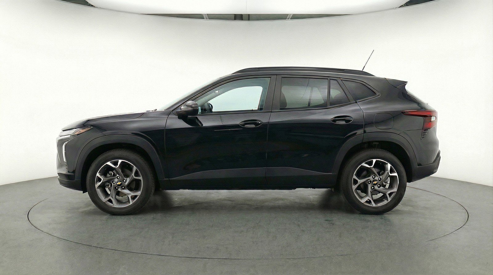 Used 2025 Chevrolet Trax LT w/ LT Convenience Package image 5