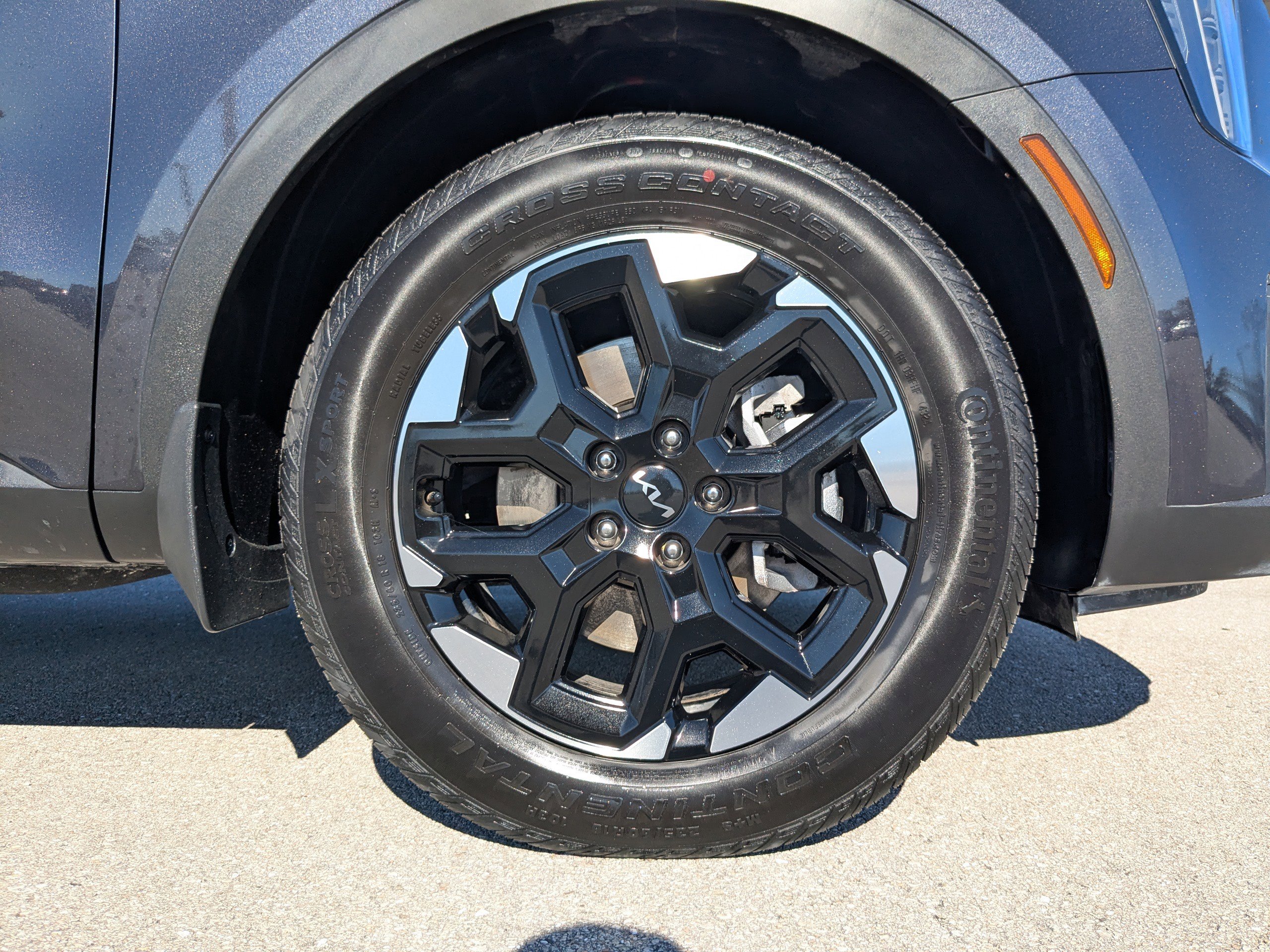 Certified 2025 Kia Sorento S w/ Panoramic Sunroof Package image 13