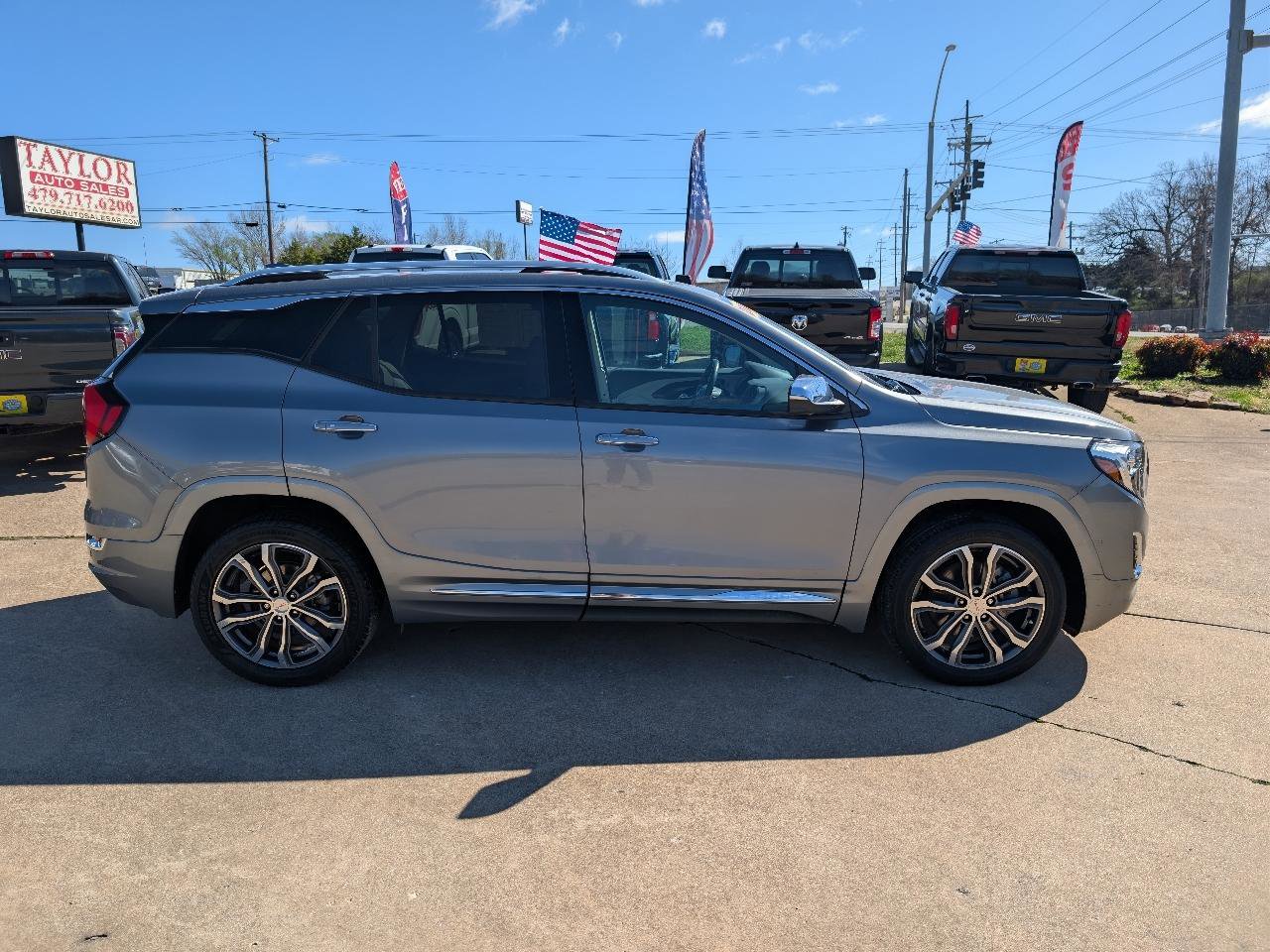 Used 2020 GMC Terrain Denali w/ Denali Premium Package AWD/4WD image 4