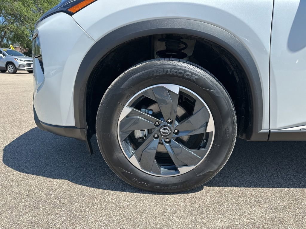 Used 2024 Nissan Rogue SV image 19