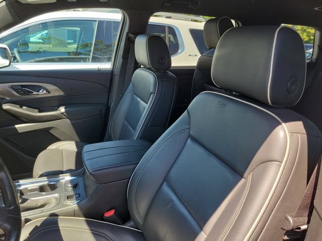 Used 2023 Chevrolet Traverse Premier FWD image 8