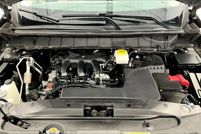 Used 2024 Nissan Pathfinder SV w/ SV Premium Package image 32