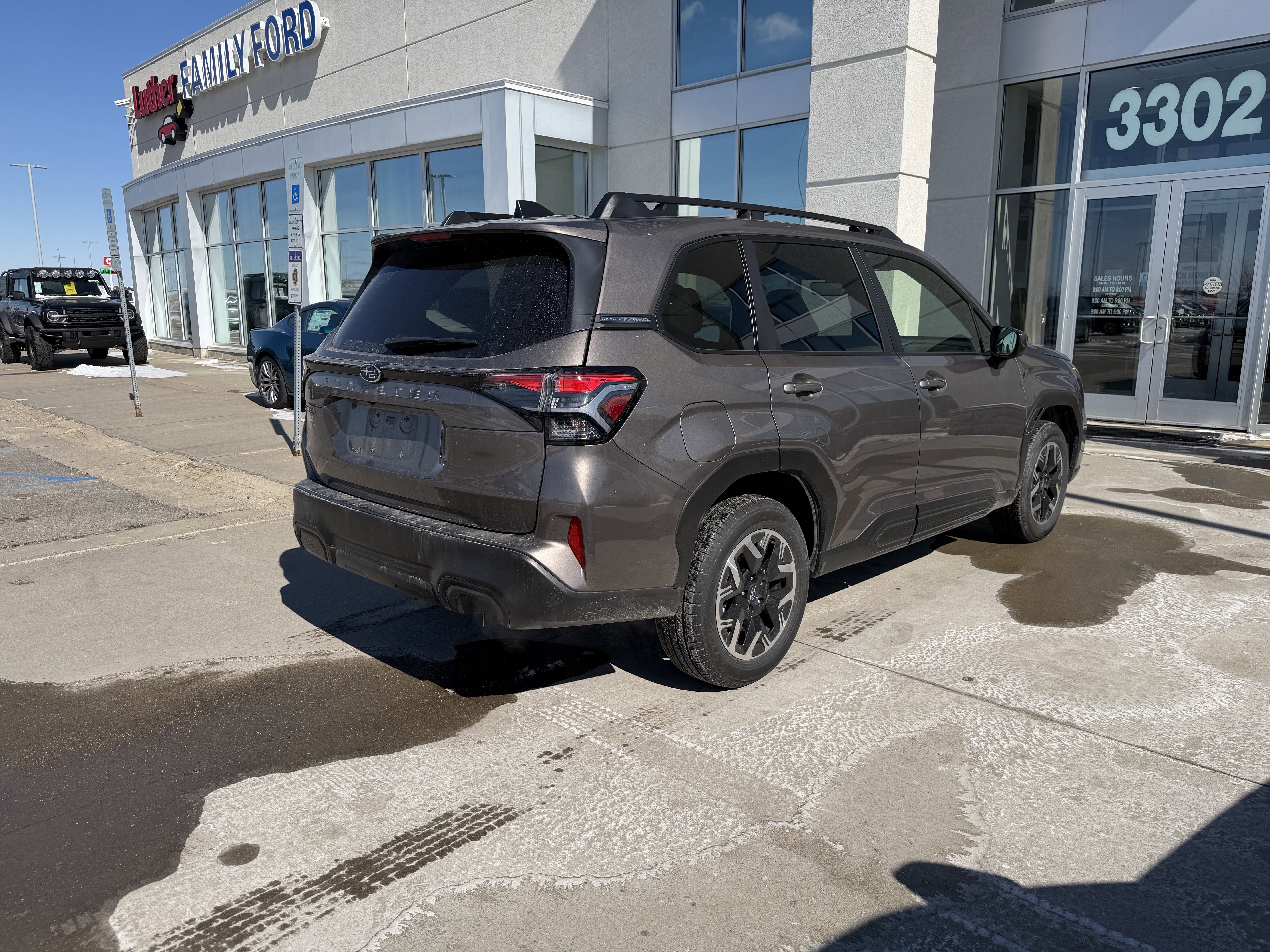 Used 2025 Subaru Forester Premium w/ Convenience Package #1 image 4