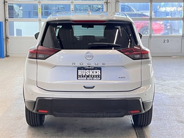 Used 2025 Nissan Rogue SV image 6