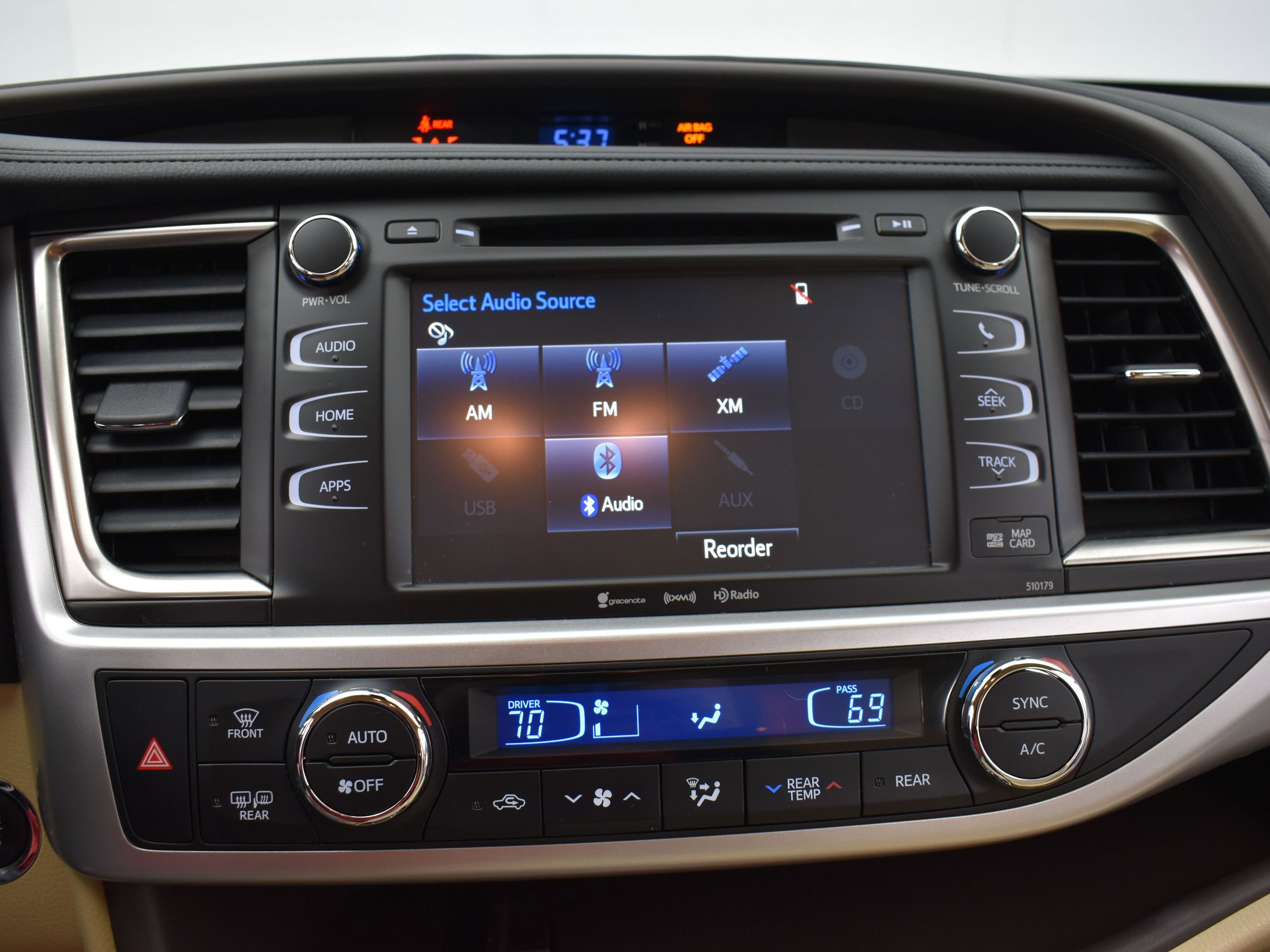 Used 2018 Toyota Highlander XLE image 16