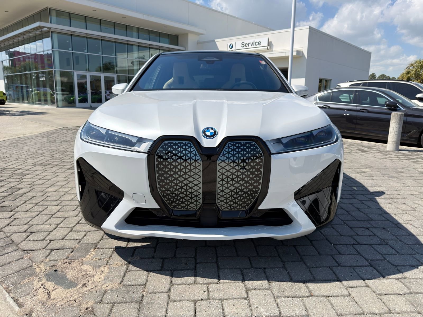 Used 2023 BMW iX xDrive50 w/ Sport Package image 6