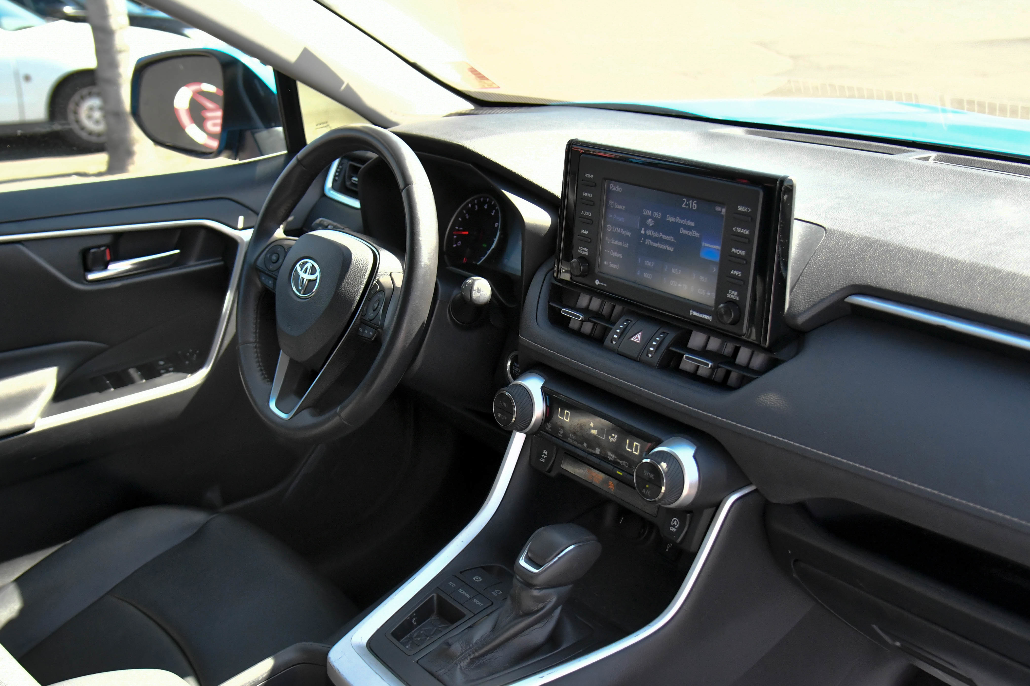 Used 2020 Toyota RAV4 XLE Premium FWD image 44