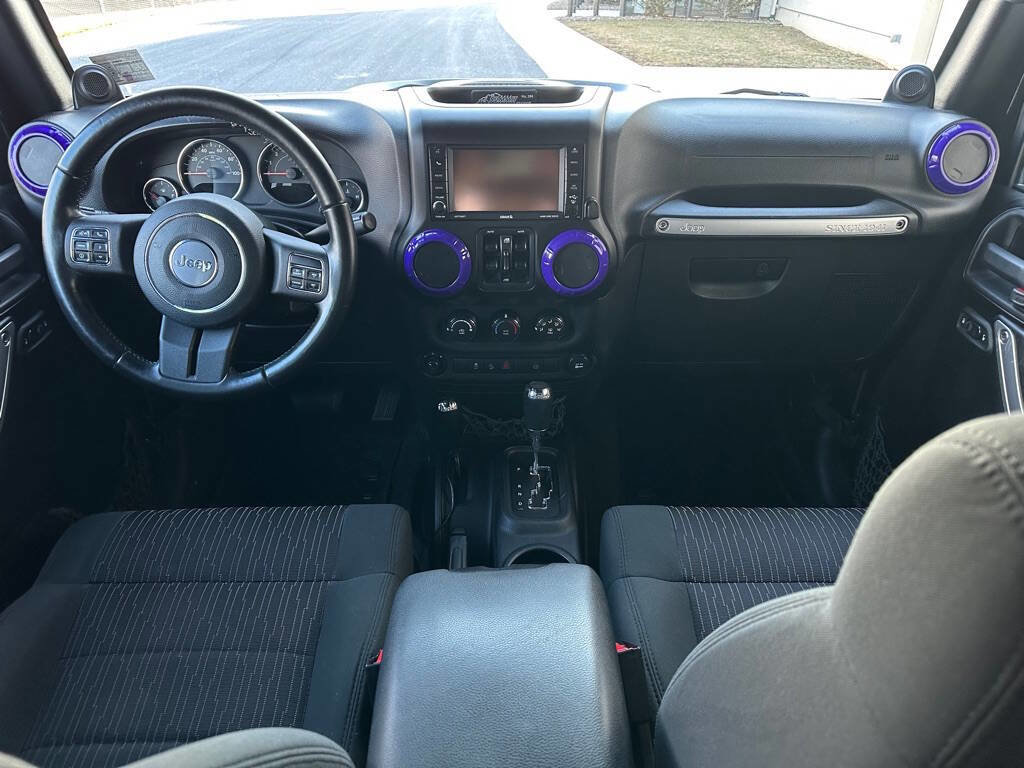 Used 2012 Jeep Wrangler Unlimited Rubicon w/ Dual Top Group image 18