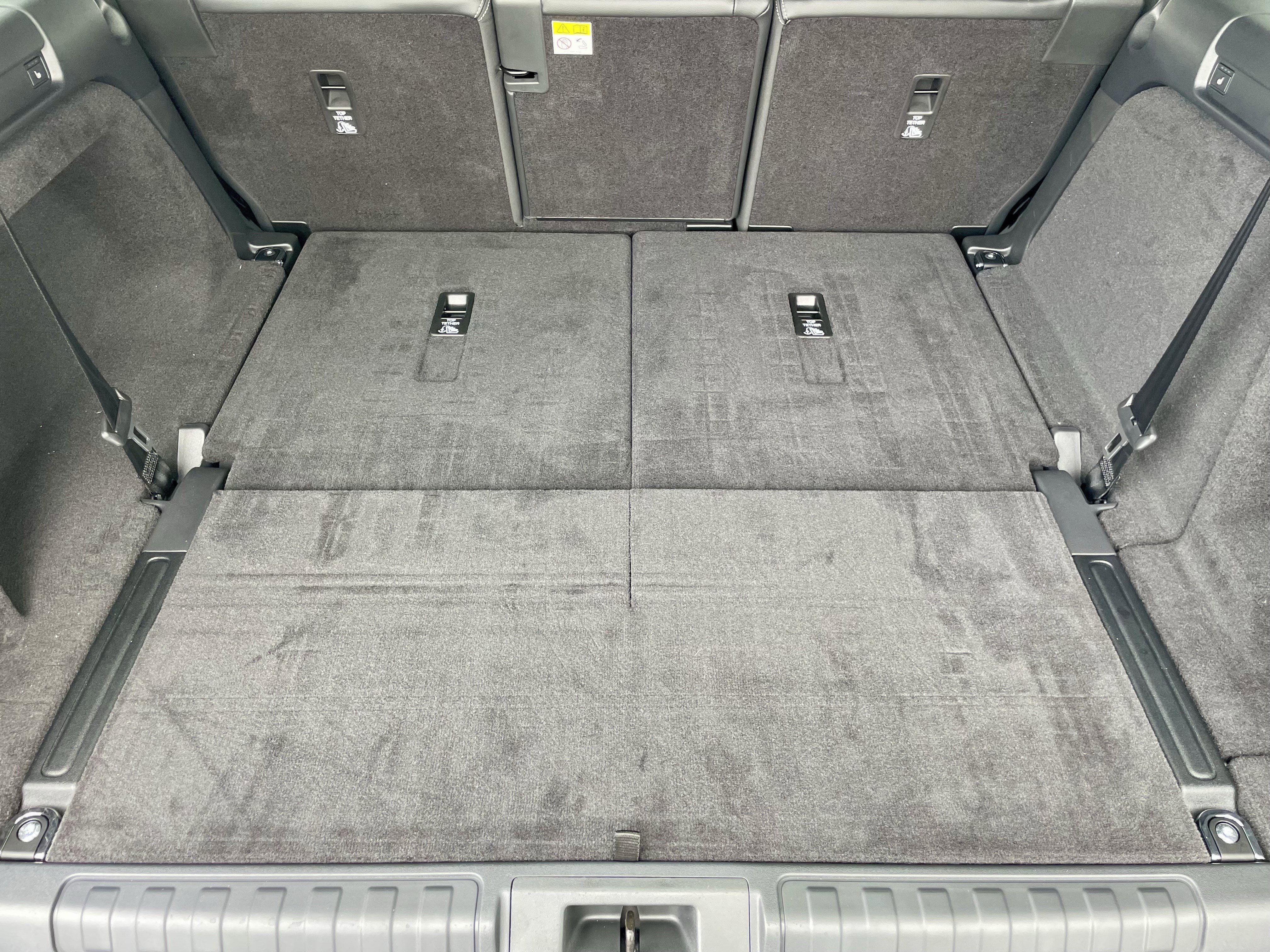 Used 2024 Land Rover Discovery Dynamic SE image 36