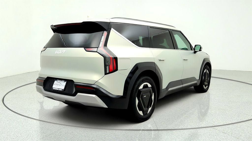 Used 2024 Kia EV9 Land AWD/4WD image 5