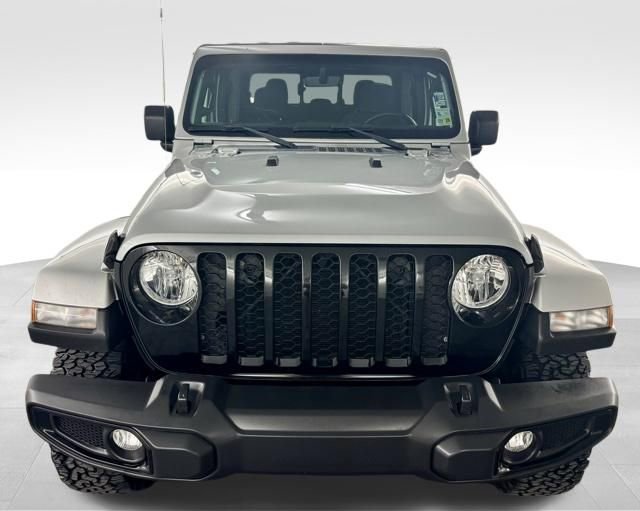 Used 2022 Jeep Gladiator Willys AWD/4WD image 3