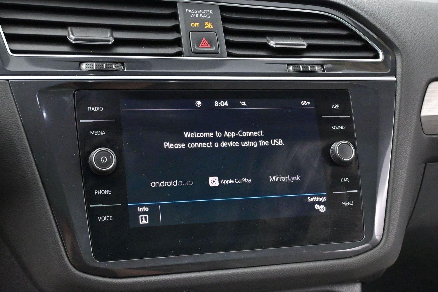 Used 2020 Volkswagen Tiguan SE w/ Panoramic Sunroof Package FWD image 18