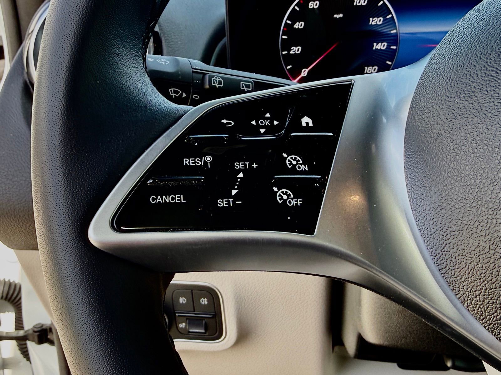 Used 2025 Mercedes-Benz GLB 250 image 31