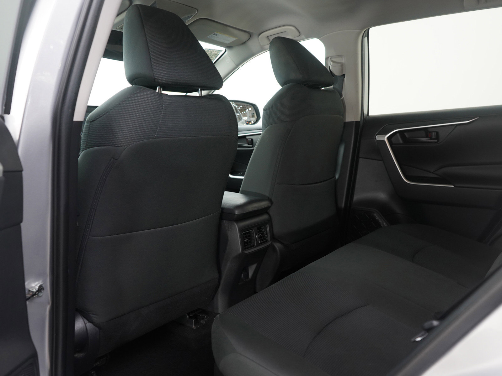 Used 2021 Toyota RAV4 LE image 18