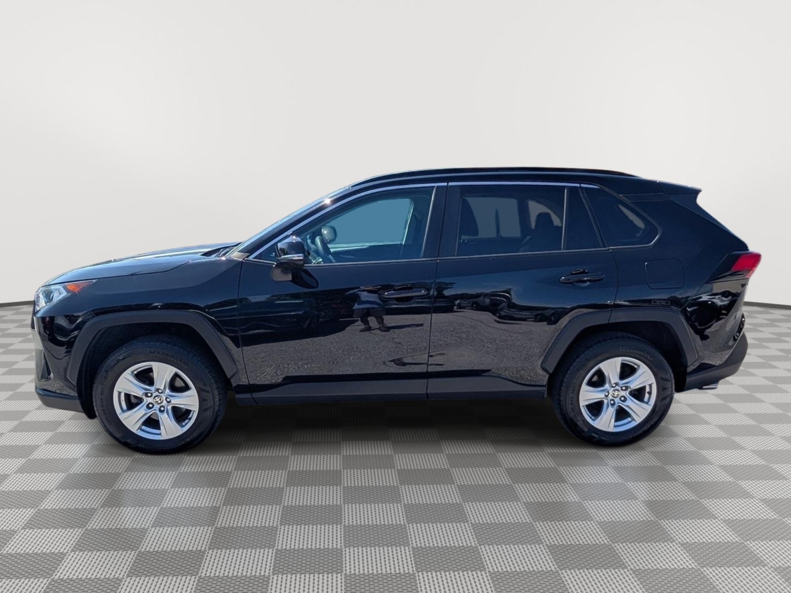 Used 2021 Toyota RAV4 XLE w/ Convenience Package AWD/4WD image 2