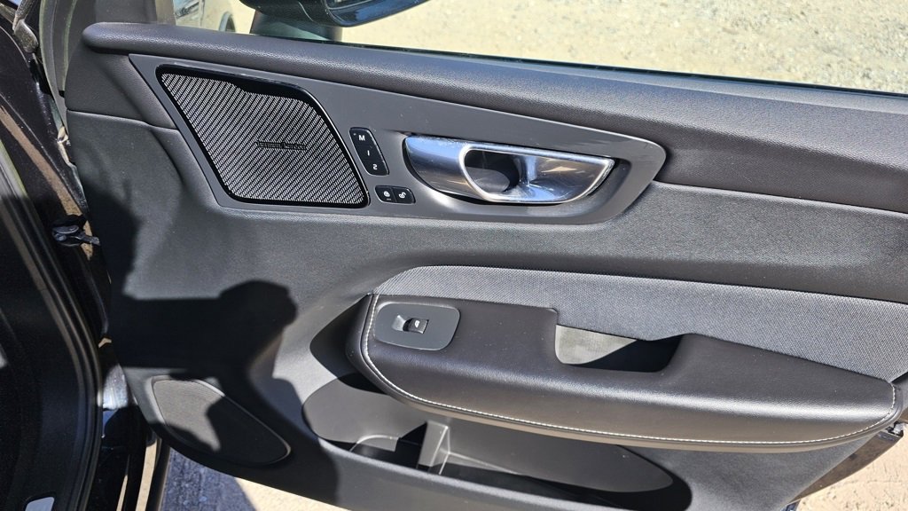 Certified 2022 Volvo XC60 B6 R-Design w/ Climate Package image 13