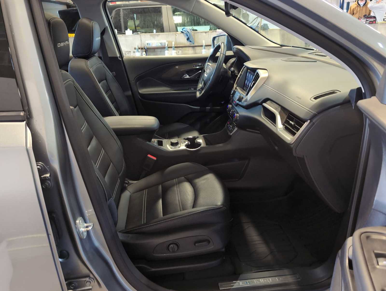 Used 2023 GMC Terrain Denali w/ Denali Premium Package image 29
