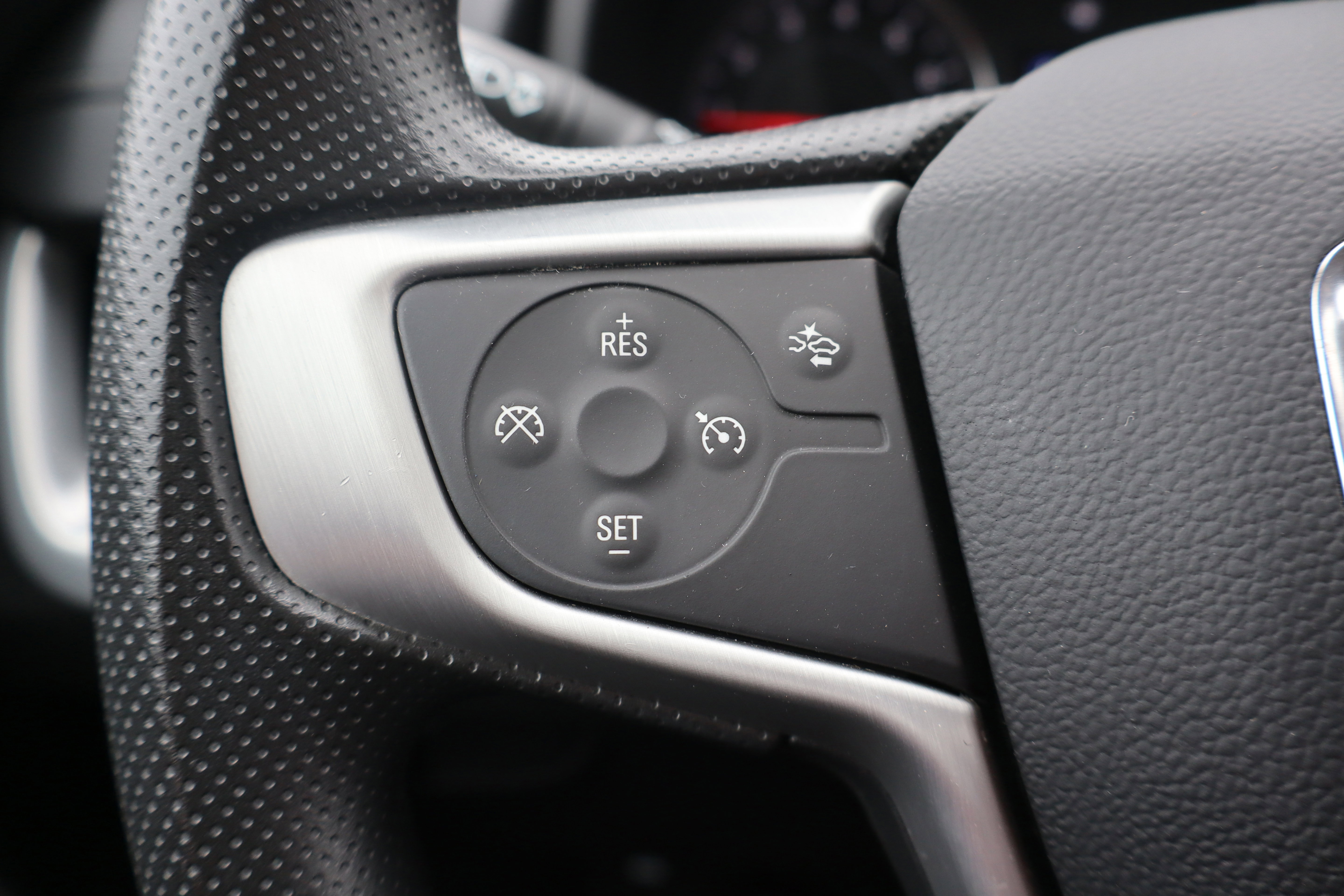 Used 2024 GMC Terrain SLE w/ Driver Convenience Package image 15